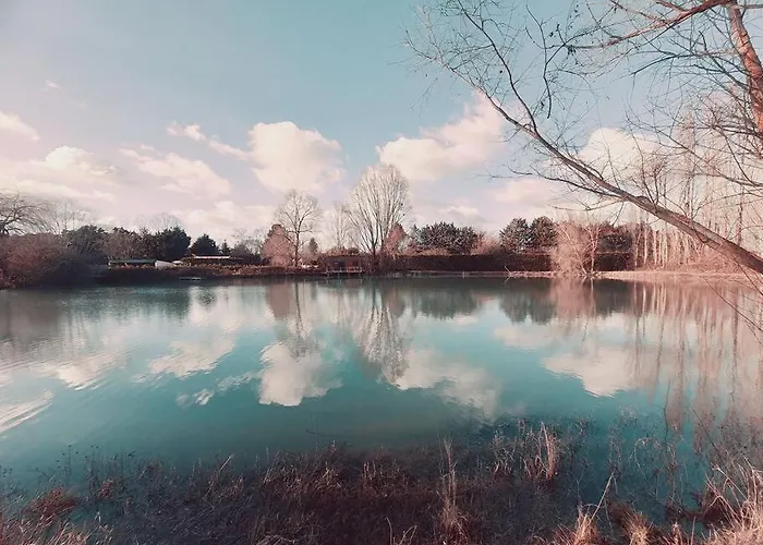 Chalet Les Pieds Dans L\'Eau La Campagne A La Ville