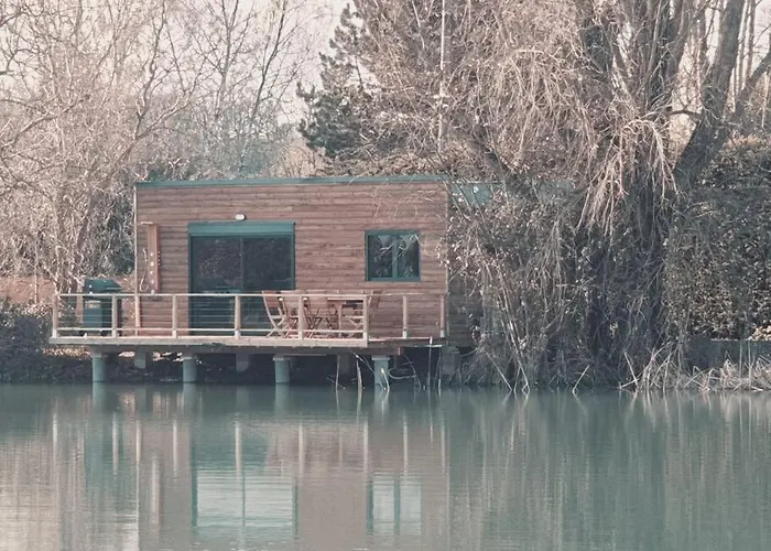 Chalet Les Pieds Dans L\'Eau La Campagne A La Ville
